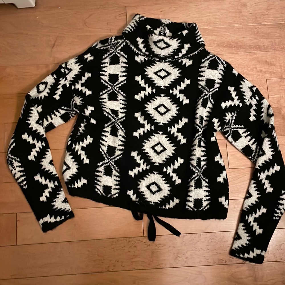 No Boundaries cropped geometric sweater